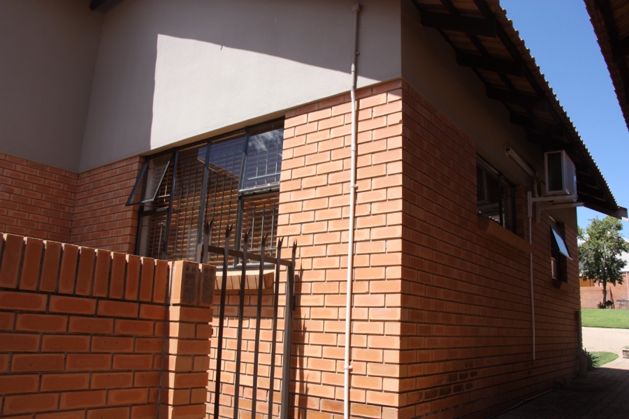 1 Bedroom Property for Sale in Langenhovenpark Free State